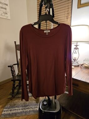 Cupio Long-Sleeve Crewneck Top in Deep Wine